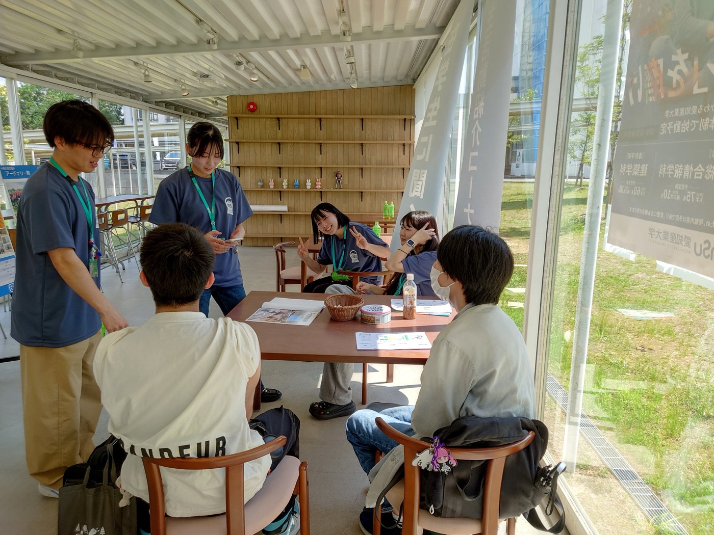 在学生とふれあう場の様子1